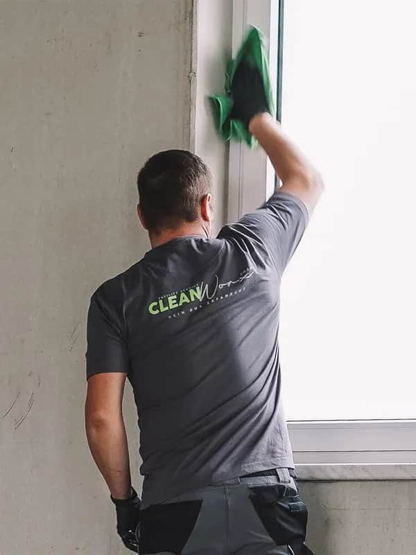 Reinigung Glasfassade in Linz